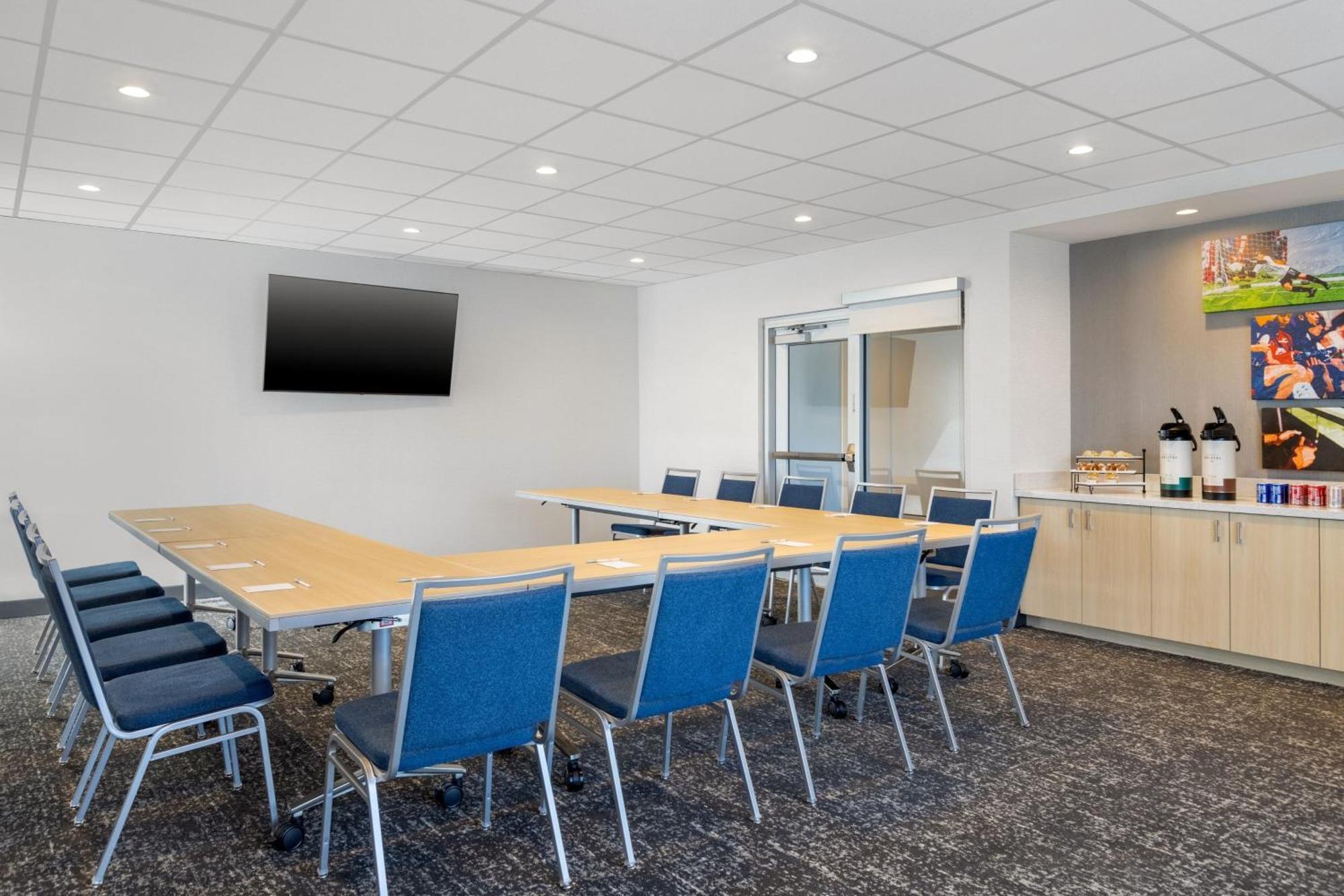 Towneplace Suites By Marriott Geneva At Spire Academy Buitenkant foto