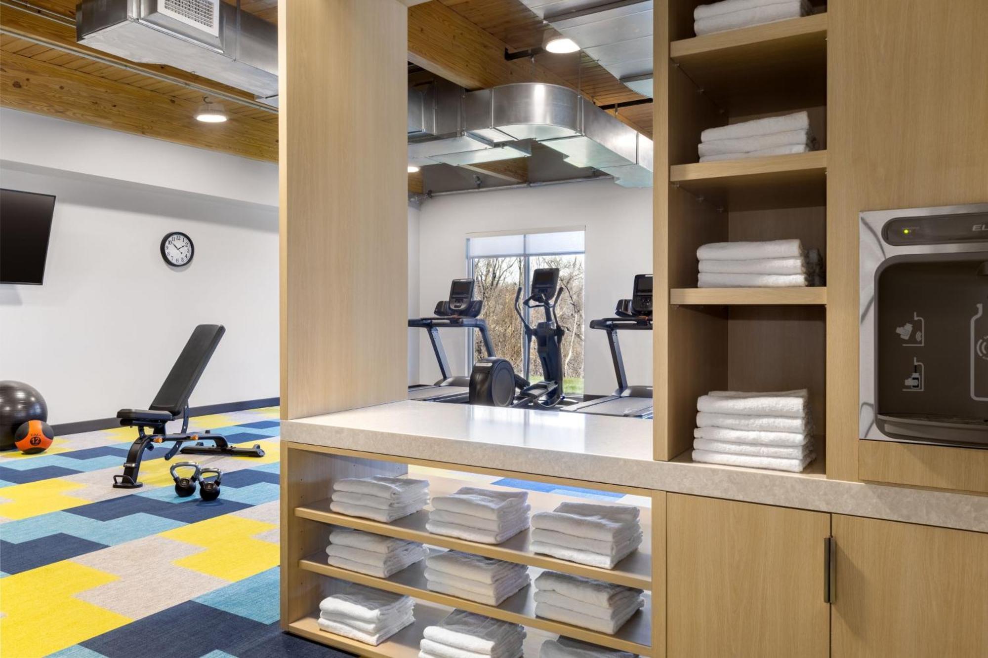 Towneplace Suites By Marriott Geneva At Spire Academy Buitenkant foto