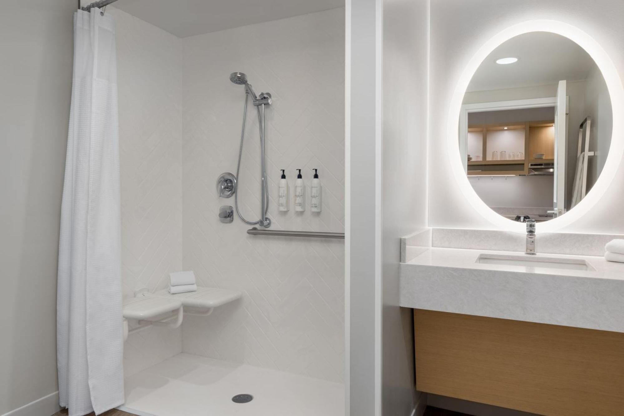 Towneplace Suites By Marriott Geneva At Spire Academy Buitenkant foto
